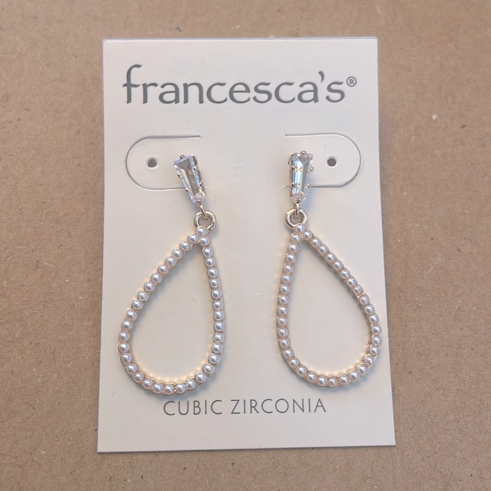Francesca’s NWT pearl earrings